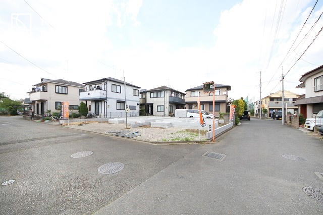 【外観】 | 青く澄み渡った綺麗な空と、陽の光をたっぷりと受ける、そんな新築住宅で新生活をスタートしてみませんか？見学・ご相談等、ミライズホーム(株)までお気軽にご連絡下さい。