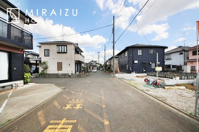 【外観】 | 青く澄み渡った綺麗な空と、陽の光をたっぷりと受ける、そんな新築住宅で新生活をスタートしてみませんか？見学・ご相談等、ミライズホーム(株)までお気軽にご連絡下さい。