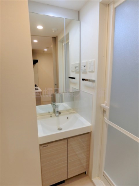 アークマーク大森町アジールコートの洗面所|洗面脱衣所　2面鏡の独立洗面台