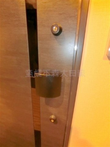 アークマーク大森町アジールコートの玄関