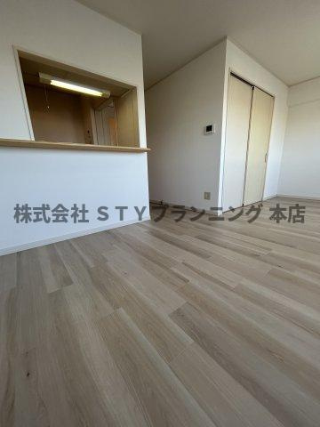 仲介手数料0円！ALESSIAの居間・リビング
