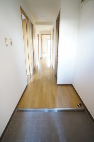 ノイハウス宝塚の玄関|参考、同建物・同間取りの号室