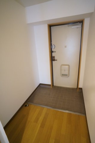 ノイハウス宝塚の玄関|参考、同建物・同間取りの号室