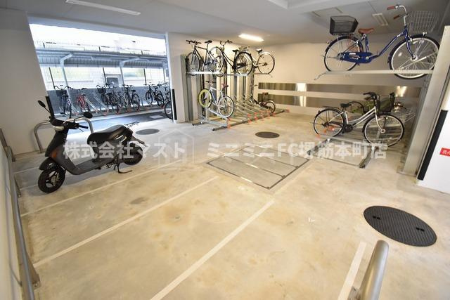 プレサンス北浜レガーロの駐車場