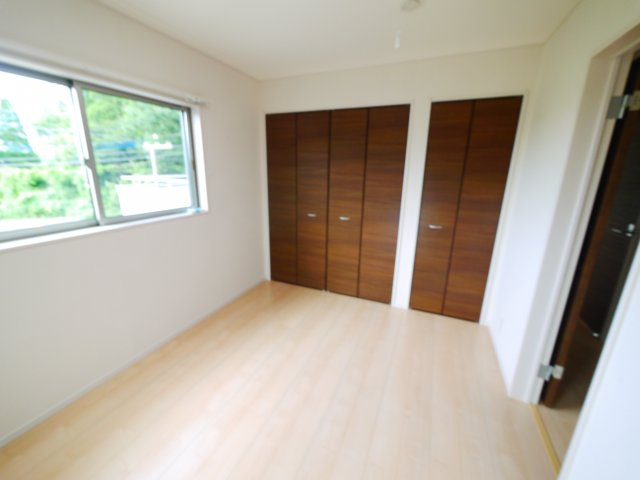 東金市滝　中古戸建の洋室|平成27年3月築内外装リフォーム済み（令和4年8月）都市ガス上下水車駐車2台可東金インター車約2分