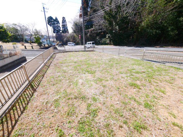 東金市滝　中古戸建の庭|平成27年3月築内外装リフォーム済み（令和4年8月）都市ガス上下水車駐車2台可東金インター車約2分