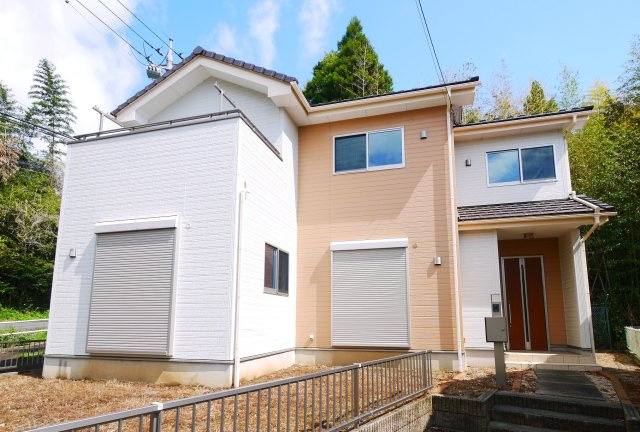 東金市滝　中古戸建の外観|平成27年3月築内外装リフォーム済み（令和4年8月）都市ガス上下水車駐車2台可東金インター車約2分