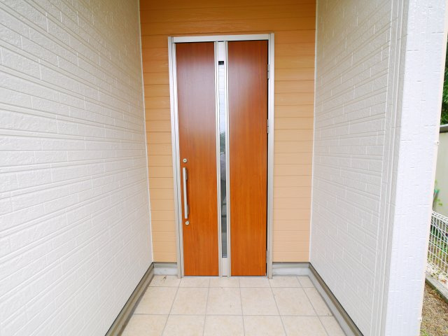 東金市滝　中古戸建の玄関|平成27年3月築内外装リフォーム済み（令和4年8月）都市ガス上下水車駐車2台可東金インター車約2分