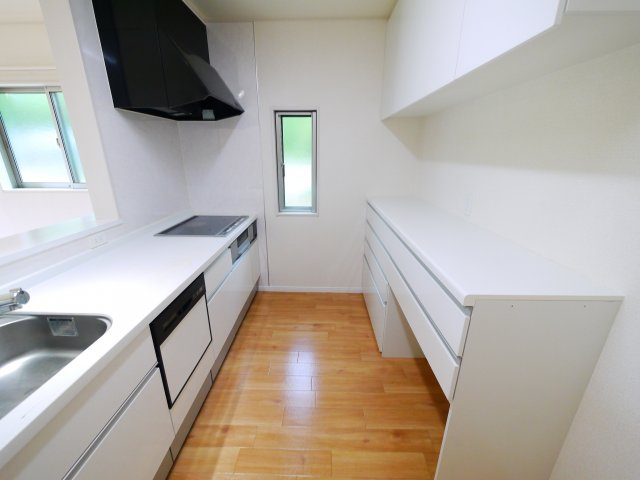 東金市滝　中古戸建のキッチン|平成27年3月築内外装リフォーム済み（令和4年8月）都市ガス上下水車駐車2台可東金インター車約2分