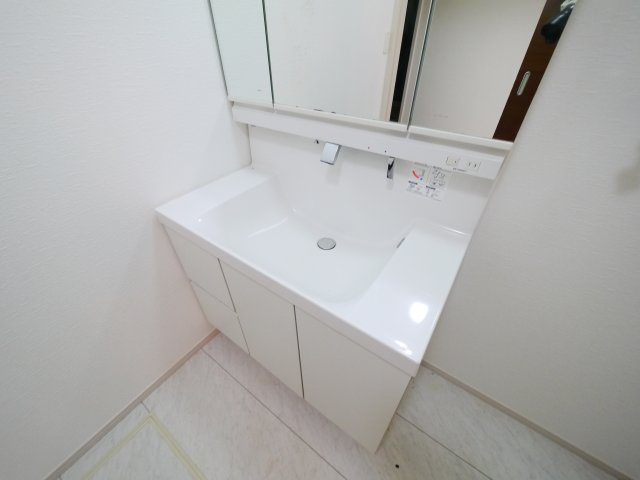 東金市滝　中古戸建の独立洗面台|平成27年3月築内外装リフォーム済み（令和4年8月）都市ガス上下水車駐車2台可東金インター車約2分