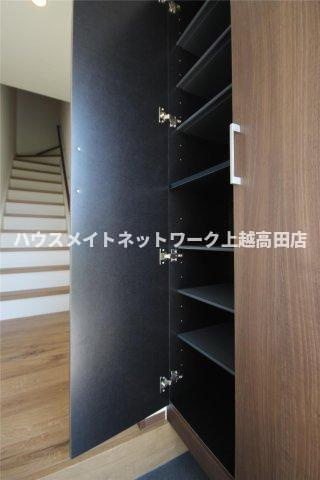 ユーソニアン上越・大字寺町Ａのその他|シューズボックス（参考同型タイプの室内写真）