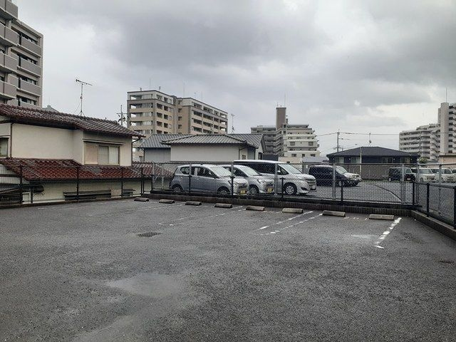 ストラーダ　３８５の駐車場