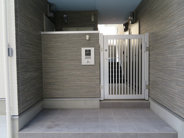 NEXTYOU稲田新町のエントランス