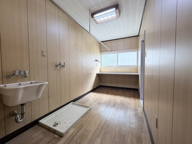 丹波市柏原町鴨野の中古一戸建のランドリースペース