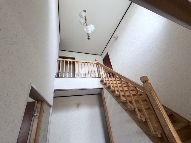 丹波市柏原町鴨野の中古一戸建の玄関|吹き抜け