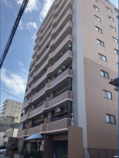【外観】 | JR東海道線「平塚」駅まで徒歩7分！嬉しい駅チカ物件◎      
周辺には買い物施設や飲食店が点在し、暮らしやすさはお墨付きのエリア！