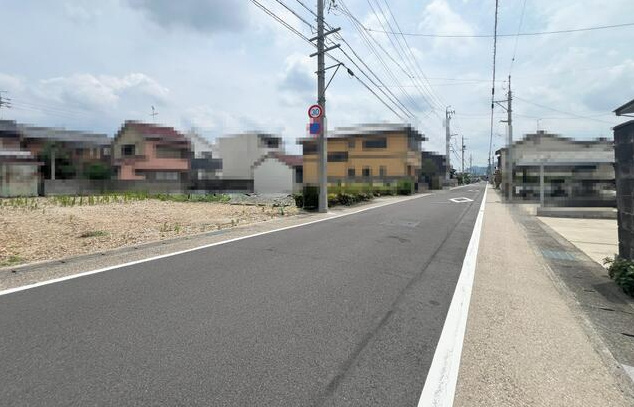 土地　養老町1丁目の前面道路含む現地写真