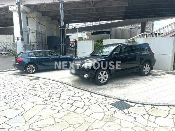 サムティ北梅田VESSELの駐車場