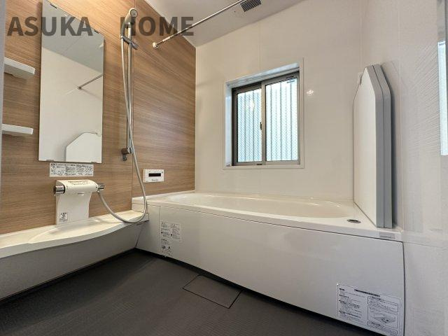 杉田八丁目中古戸建の浴室|毎日の疲れを癒すバスタイム。浴室換気乾燥暖房機付きでお風呂の環境の維持にも！