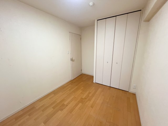 ルイシャトレ生駒の洋室