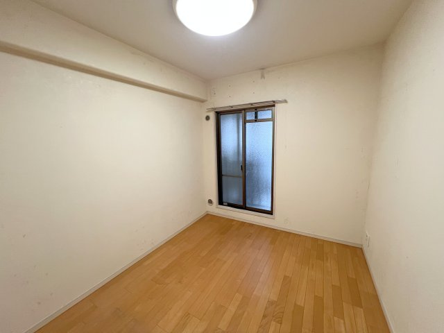 ルイシャトレ生駒の洋室
