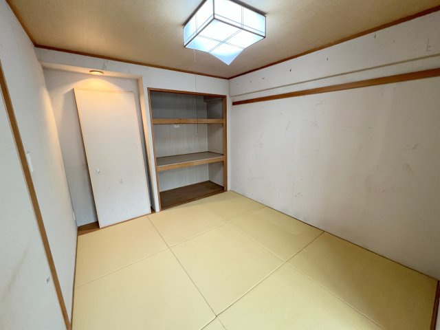 ルイシャトレ生駒の和室