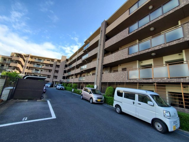 ルイシャトレ生駒の駐車場