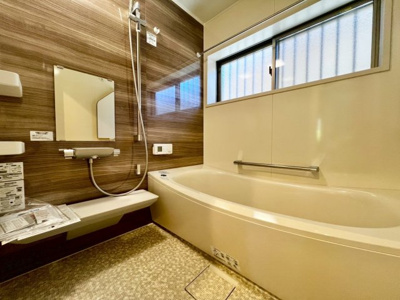 【浴室】 | 上松町　中古戸建 | 浴室も新調済みです。ピカピカのバスルームは浴室暖房、乾燥機付き！もちろん追炊き付きのシステムバスで、一日の疲れをいやせます。