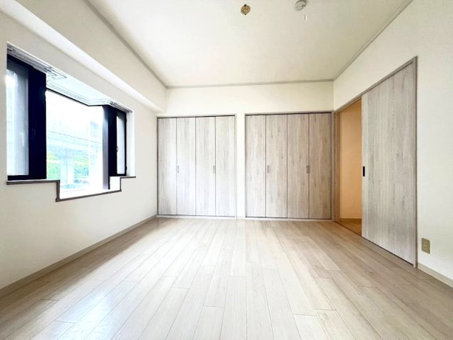 アジュール北六甲の洋室|明るい洋室です