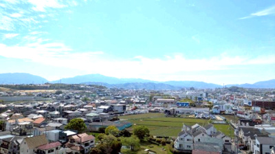 【展望】 | 狭山スカイハイツ | バルコニーの先には伸びやかな景色が広がり、室内からもその開放感を感じることができます。