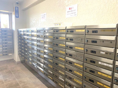 【設備】 | 狭山スカイハイツ | 集合ポストを採用！郵便配達員などが建物内に出入りすることが少なくなるので、防犯効果もUPします。