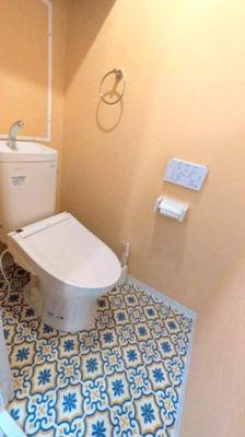 【トイレ】 | 狭山スカイハイツ | 温水洗浄便座付きのトイレで、寒い季節でも温かい便座で身体が冷えることなく座ることができます。