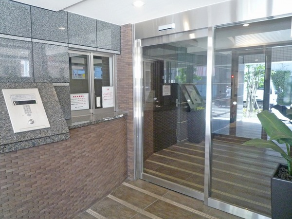 ＸＥＢＥＣ高井戸のエントランス|毎日通るエントランスはこのようになっています