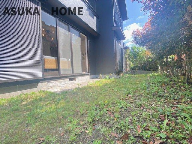 金沢区長浜戸建の庭|ペットと遊んだり、ガーデニングをしたりいろんな楽しみが増えますね。
