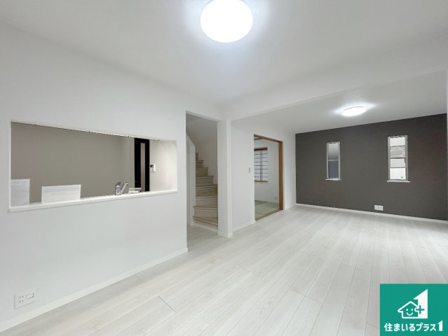 神戸市北区上津台　中古一戸建ての居間・リビング|インテリアを楽しめるシンプルなリビング！
