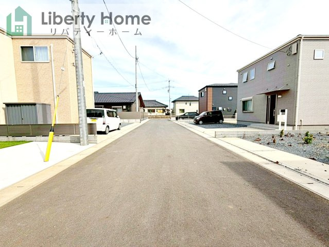 鹿嶋市宮津台第12　新築戸建の前面道路含む現地写真