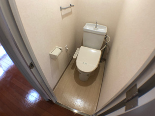 シンプルで使いやすいトイレです♪
