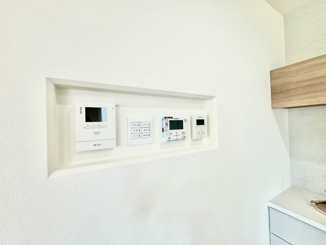 ＼ 釧路市花園町 ／太陽光・蓄電池・家具付の高性能モデル誕生！のその他|スイッチ類をすっきり集約！壁面を美しく見せるリモコンニッチ。