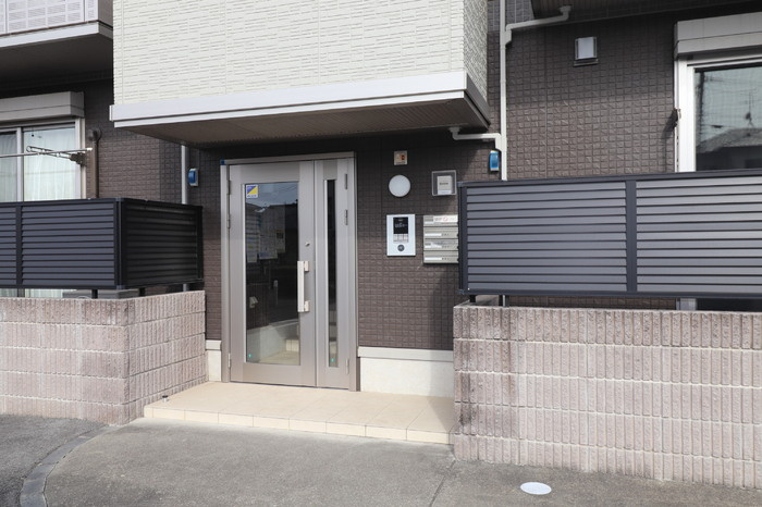 菊池郡菊陽町大字津久礼のアパートのエントランス