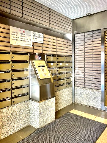 ライオンズマンション町屋の防犯設備|【オートロック】オートロックシステムでセキュリティ充実。当たり前ですが、安全で安心して暮らすのって大事ですよね。