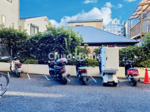 ライオンズマンション町屋の駐車場|【バイク置場】最新の空き状況や費用などの詳細は担当スタッフまでお問い合わせください。