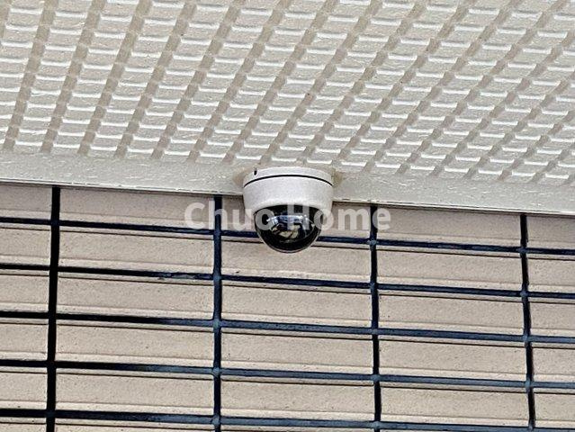 ライオンズマンション町屋の防犯設備|【防犯カメラ】何かあった時の大事な証拠になることももちろんなりますが、防犯というくらいですので大事なのは防犯カメラがあることによって抑止力につながることですよね。