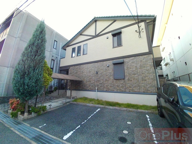 クレセントコート