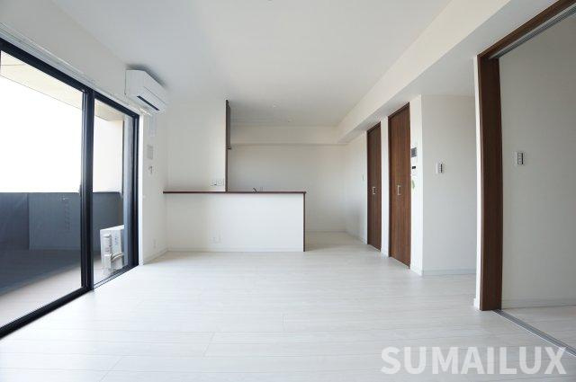 菊池郡菊陽町大字津久礼の賃貸マンションの居間・リビング