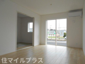 【居間・リビング】 | 白河市東釜子新築一戸建て3棟 | こちらの居間で趣味の時間をお楽しみください