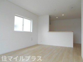 【居間・リビング】 | 白河市東釜子新築一戸建て3棟 | こちらのリビングで趣味の時間をお楽しみください