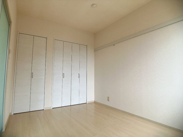 イーストヒルズの洋室