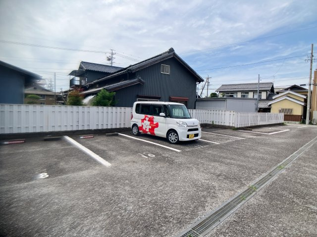 イーストヒルズの駐車場