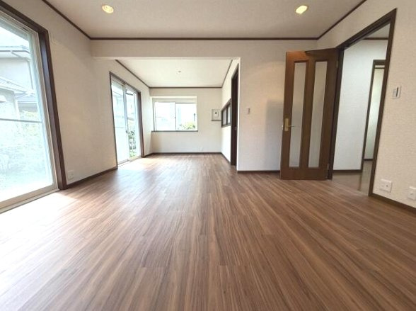 大網白里市みずほ台3　中古戸建の居間・リビング|内外装リフォーム済み令和8年3月 駐車1台可 スーパー主婦の店徒歩約5分都市ガス上下水