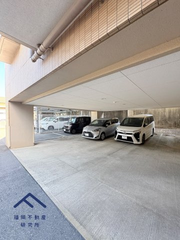 ファーネストプレミアムクラス平和の駐車場